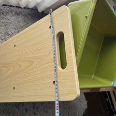 おもちゃ収納棚の画像