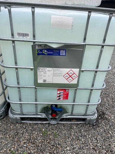 貯水タンク  1000L