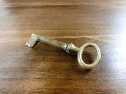 ■アンティークな飾り棚 鍵付き コレクションボード 棚板2枚 3面ガラス キュリオケース キャビネット 札幌 西区 西野