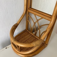 籐製の鏡の画像