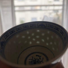 【美品】中国景徳鎮 青華玲瓏磁 急須＆湯呑みセット 竹製カップホルダー付き 米通磁 茶器の画像