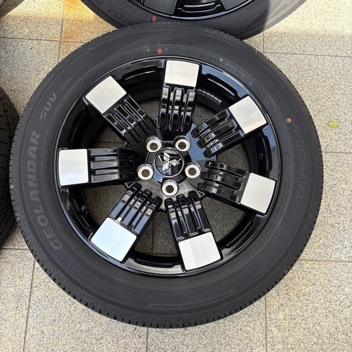 26年 新型 デリカD5 新車外しタイヤホイールセット　純正ナット付き 
