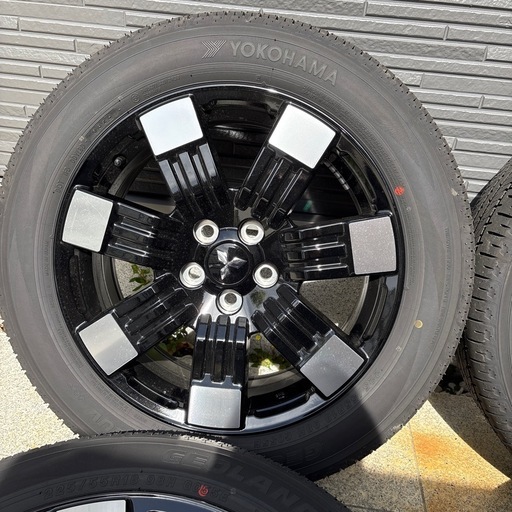 26年 新型 デリカD5 新車外しタイヤホイールセット　純正ナット付き 
