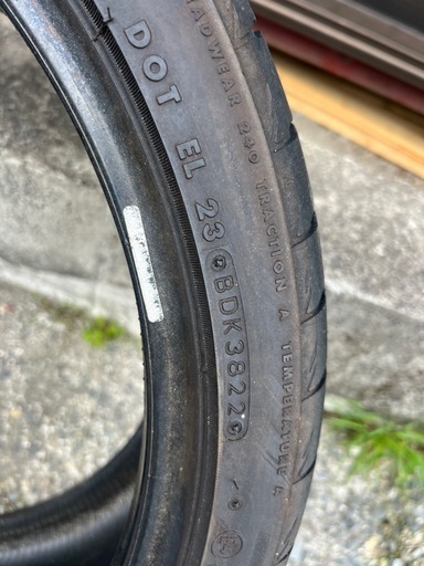 245 35    19タイヤ　