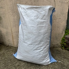 【麻袋1袋価格】★薪 / 薪ストーブ/焚き火/広葉樹/クスノキ/オガクズの画像