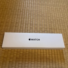 Apple Watch SE GPSモデル　44mmゴールド　ミッドナイトスポーツバンド付きの画像