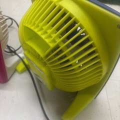 小型　卓上　扇風機2個の画像
