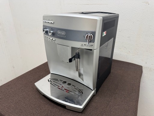 デロンギ　全自動　コーヒーメーカー　エスプレッソマシン　マグニフェカ　１.８L　シルバー　ESAM03110S　