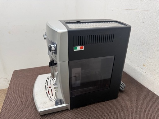 デロンギ　全自動　コーヒーメーカー　エスプレッソマシン　マグニフェカ　１.８L　シルバー　ESAM03110S　