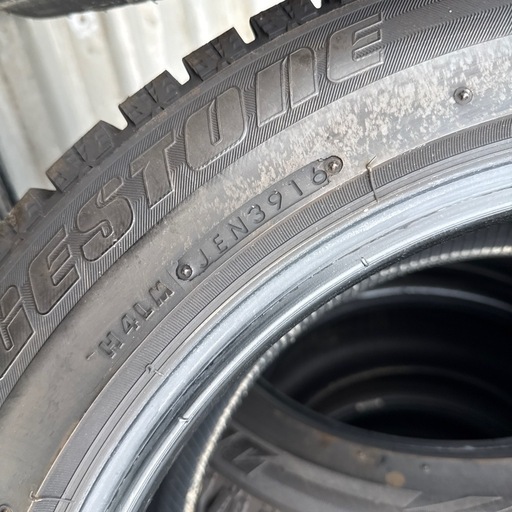 ブリヂストン　スタッドレス215-55-17 4本セット　バリ溝