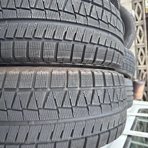 ブリヂストン　スタッドレス215-55-17 4本セット　バリ溝