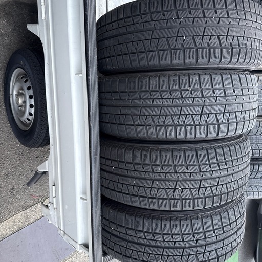 ヨコハマ　スタッドレス　215-55-17 4本セット　バリ溝