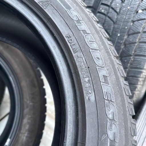 ヨコハマ　スタッドレス　215-55-17 4本セット　バリ溝