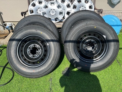ハイエース　純正タイヤホイール　4本　新車外し