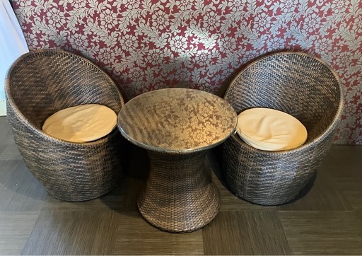 オシャレなテーブルと机