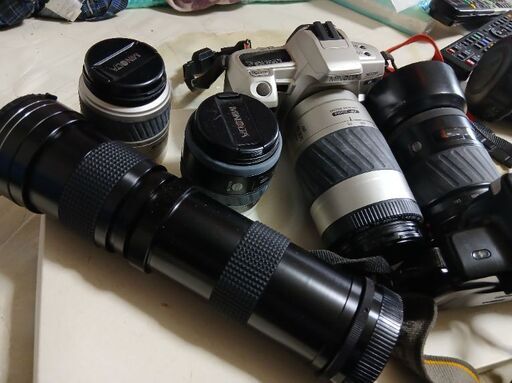 フィルムカメラ2台と望遠レンズ各種