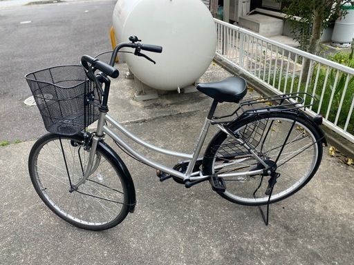 グレーの自転車