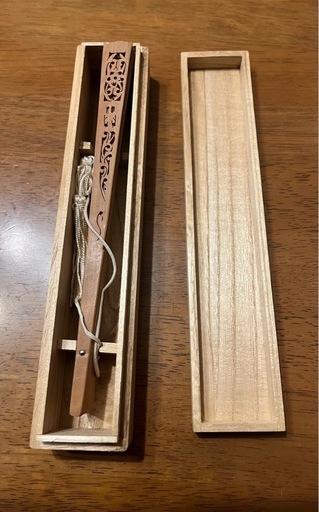 木製透かし彫り扇子　白壇扇