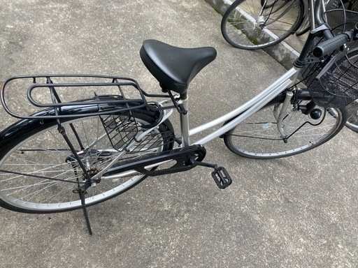 グレーの自転車