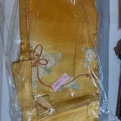 鮮やかな着物や帯・はぎれや反物の画像