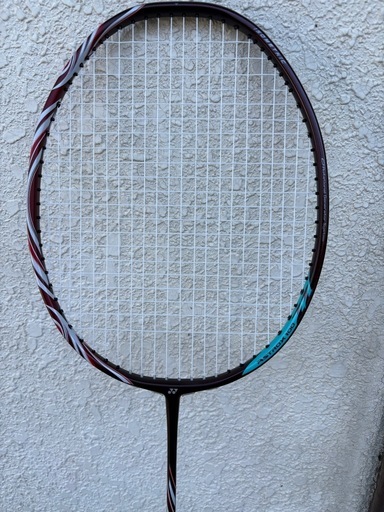 YONEX アストロクス 1000zz 4uG6