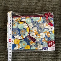 【お値下げ！】新品・日本製　和柄 ポーチ 手鏡付き 参古織（さんこおり） 菊模様 ブルー系の画像