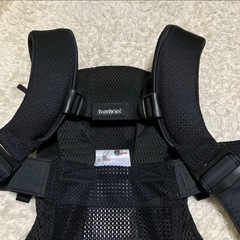美品 BABYBJRN ONE KAI Air 抱っこひも ブラック メッシュの画像