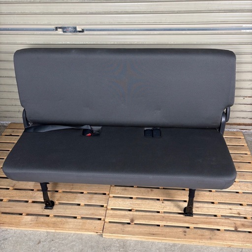 トヨタ　ハイエース　後部座席　セカンドシート　カーパーツ車部品