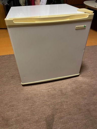 ヤマダ電機　ノンフロン　小型冷蔵庫　卓上