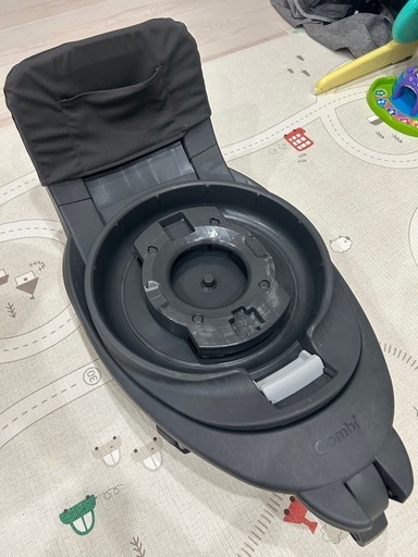 【美品･人気色】combi TheS チャイルドシート ZB-690
