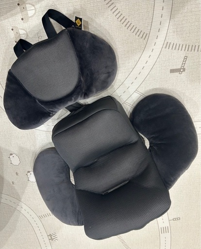【美品･人気色】combi TheS チャイルドシート ZB-690