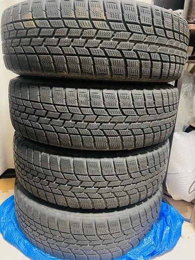 15インチのGOODYEARタイヤとホイールセット。