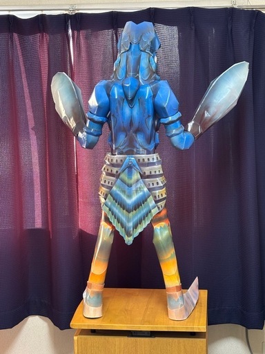 【バルタン星人 ペーパークラフト 完成品】ウルトラマン 特撮 怪獣 宇宙人 特大サイズ 約110㎝600g 分離可能 マット厚紙 ニス仕上げ