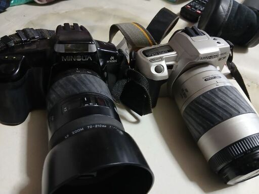 フィルムカメラ2台と望遠レンズ各種