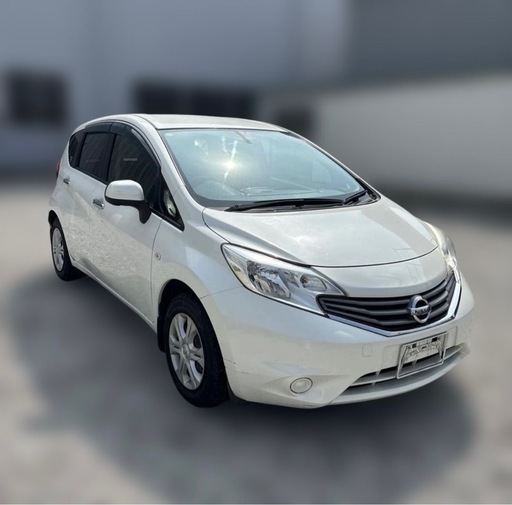日産　ノート　パール色
