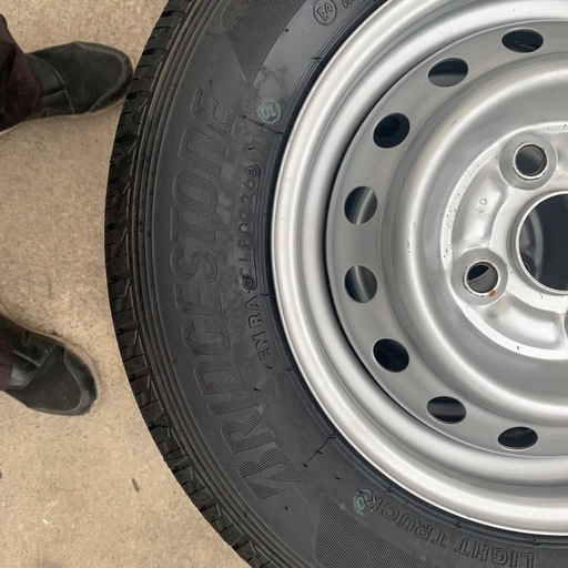 タイヤのサイズ145/80r12インチ タイヤ26年製造新品大幅値下げ