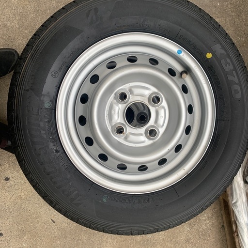 タイヤのサイズ145/80r12インチ タイヤ26年製造新品大幅値下げ