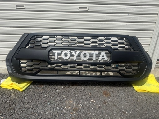 GUN125 TOYOTA ハイラックス　サーフタコマ風?グリル