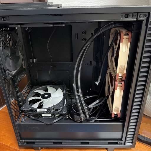 パソコン　水冷　PCケース