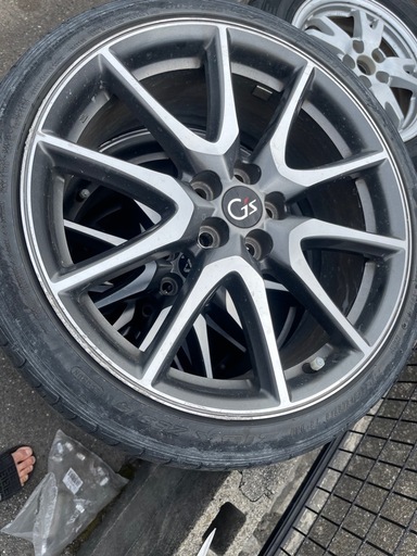 プリウス30Gs。　純正ホイール18インチ。
