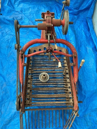 芋掘り取り機　　　　