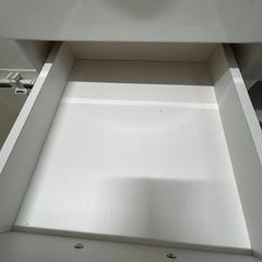 木製　食器棚の画像