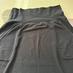 ブラック マタニティスカート ポケット付き　西松屋　黒の画像