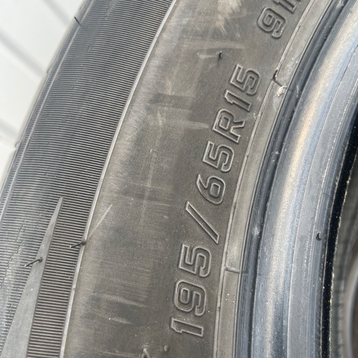 車のパーツ 195/65R15