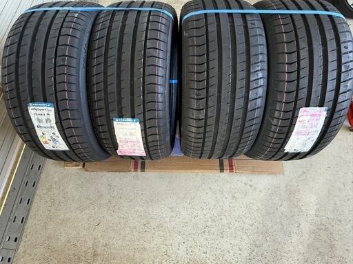 サマータイヤ255/40R18、新品未使用‼️