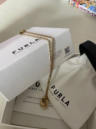 服/ファッション FURLA