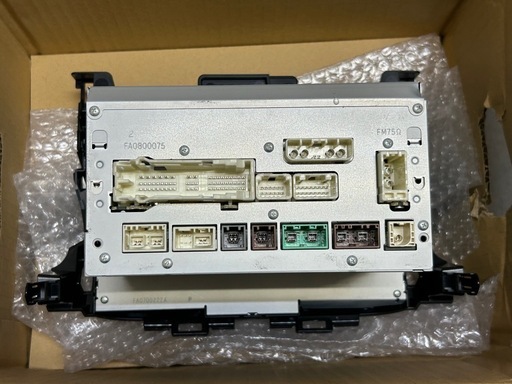 【宮城】ランドクルーザー200 純正マルチメディアモジュール 86804-60F60 新車取り外し SDなし 直接引き取り
