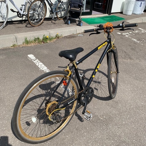 美原店 シマノ LIG MOVE クロスバイク 7段変速 28インチ ブラック ゴールド　アルミフレーム