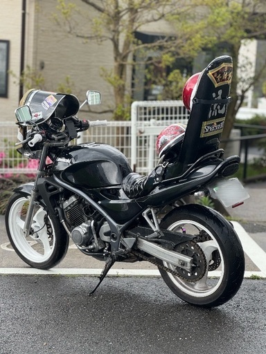 バリオス1型三段シート