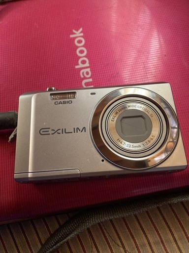 CASIO EXILIM EX-ZS5デジカメ本体と充電コード2011年製